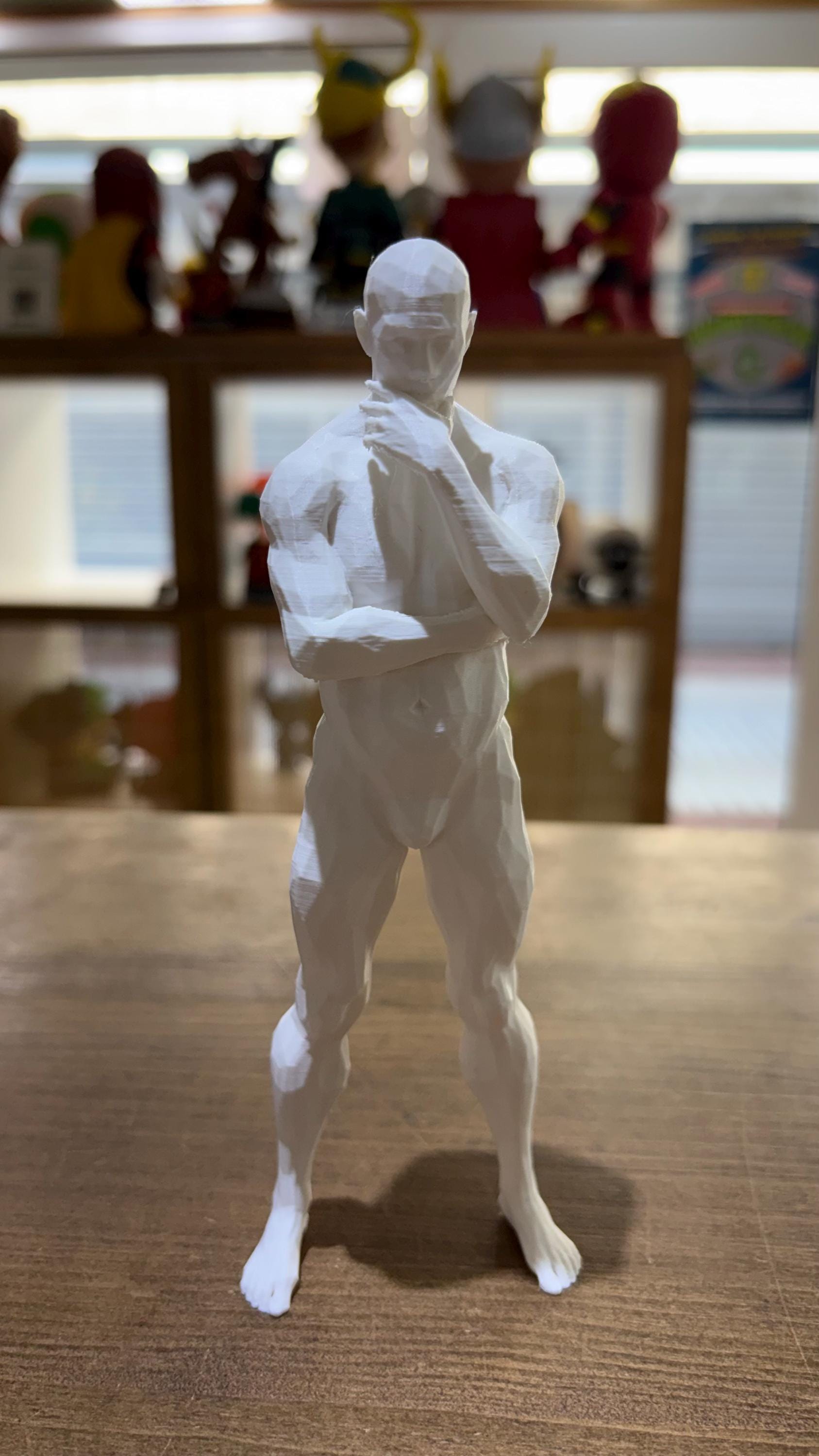 FIGURAS MASCULINAS DE FUERZA ESTILO POLIGONAL